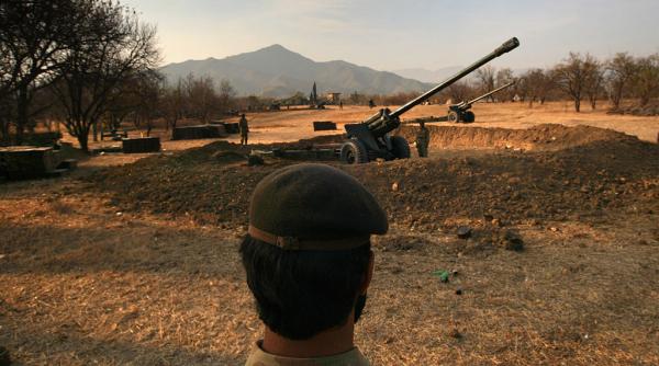 pakistanul desfasoara numeroase obuziere chinezesti sh 15 langa frontiera cu india