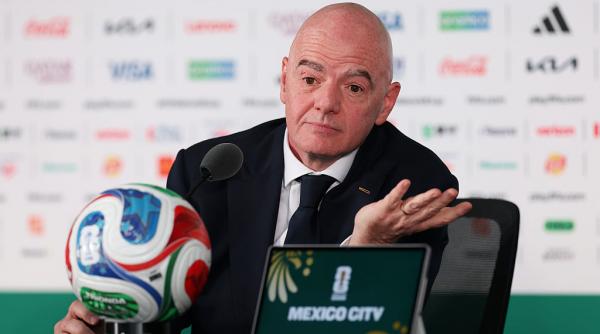 fostul mare fotbalist portughez luis figo ii cere demisia lui infantino de la fifa cel mai las comportament motivat de interese