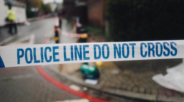 patru barbati au fost injunghiati in cartierul covent garden din londra o femeie de 47 de ani a fost arestata
