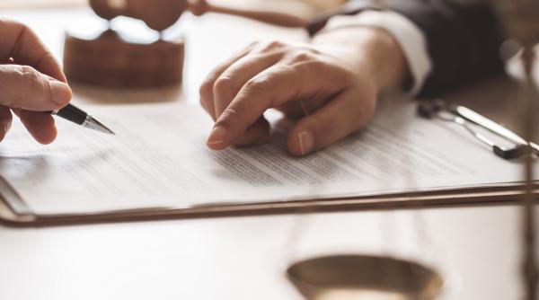 un barbat din italia i a lasat mostenire sotiei 1 8 milioane de euro apoi a aparut o fiica secreta si situatia s a complicat