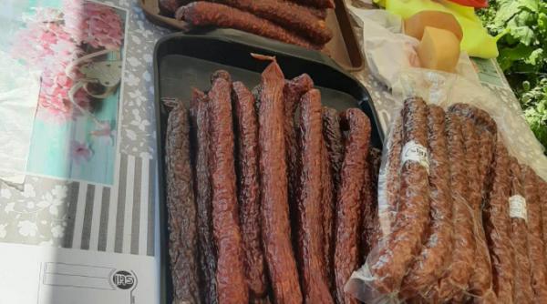 carne si lapte tinute in soare mancare expirata si frigidere murdare amenzi de 300 000 de lei intr o singura zi date la balea lac