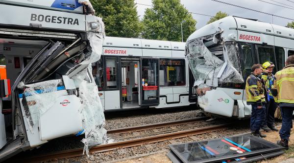 Două tramvaie s-au ciocnit în Germania. 25 de oameni au fost răniți, iar 10 sunt în stare gravă