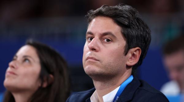 fostul premier al lui macron atacat de rusi inaintea alegerilor prezidentiale este al treilea candidat francez tintit de kremlin