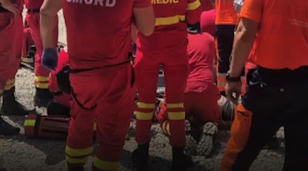 Muncitori resuscitați după ce au leșinat într-un canal