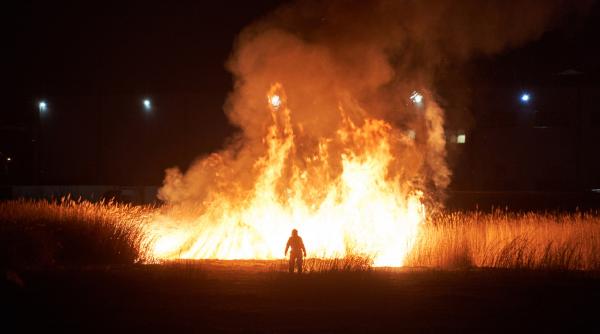 ne e frica sa nu ajunga focul la case incendiile de vegetatie fac ravagii in toata tara
