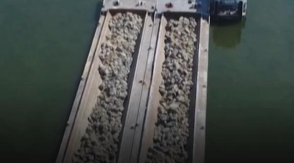 Urmează scufundarea primei barje în Dunăre. Vedem în direct dacă reușește operațiunea