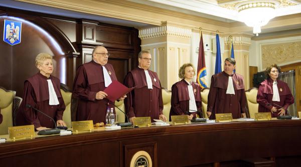 usr a atacat legea ani la ccr dupa ce a fost adoptata de parlament cu amendamentul fritz sesizarea a fost semnata si de pnl