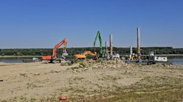 zi critica pentru sistemul energetic dunarea a atins minimul istoric cu doua zile mai devreme se incearca iar scufundarea barjelor
