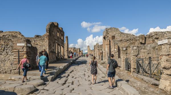 cum era gestionat smart traficul in pompeii acum 2000 de ani aveau chiar si bumpere pe strazi