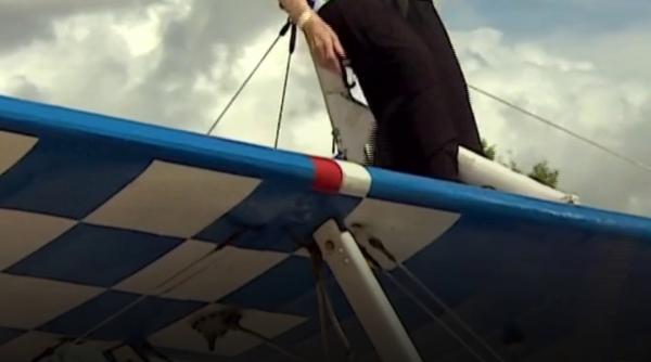La 97 de ani, și-a doborât propriul record mondial: a urcat pe aripa unui avion aflat în zbor
