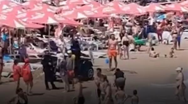 Alertă pe litoral, unde este arborat steagul roșu. În Eforie Nord, salvamarii au chemat jandarmii ca să-i scoată pe turiști din apă