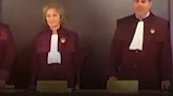 Nicușor Dan a atacat Legea ANI la CCR. Sesizarea vizează amendamentul AUR referitor la averile partenerelor și "amendamentul Fritz"