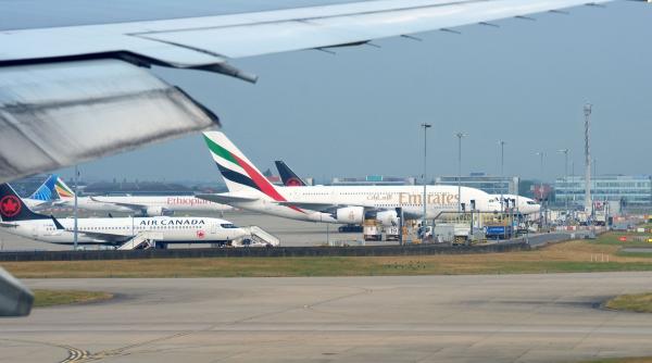 un copil a refuzat sa se aseze si sa si puna centura in avion apoi zborul a fost anulat