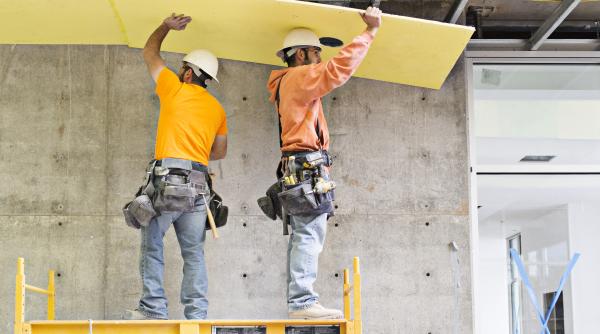 o tara din europa cauta 150 000 de muncitori in constructii salariile ajung la 7 000 de euro lunar