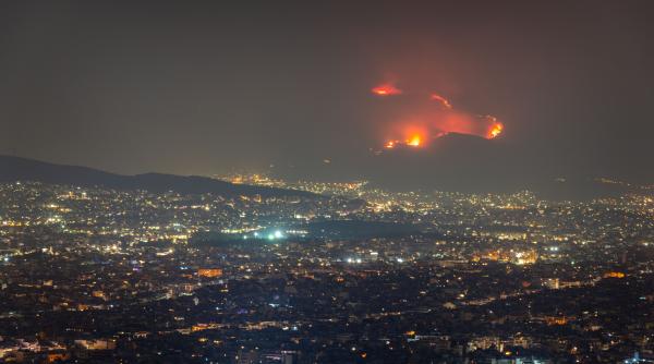 reteaua electrica invechita a greciei e de vina pentru incendiile catastrofale de vegetatie