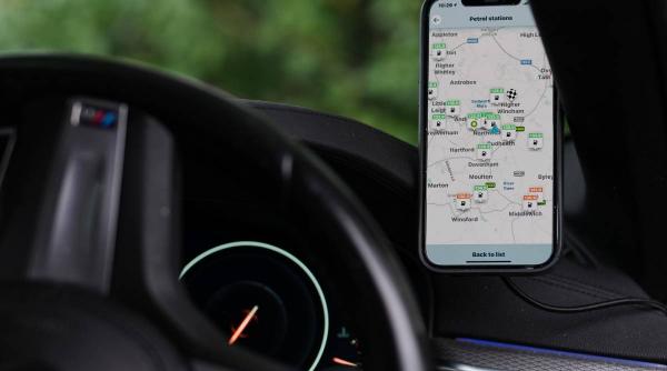 cum sa folosesti noul update waze in apple carplay si android auto de la personalizare cu propria voce pana la rute mai inteligente