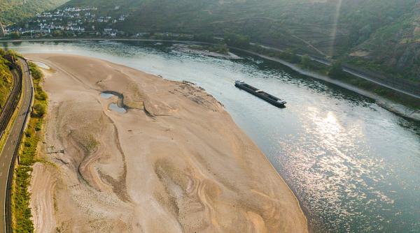 marile companii din germania intra in criza din cauza secarii rinului transportul marfurilor este perturbat costurile cresc