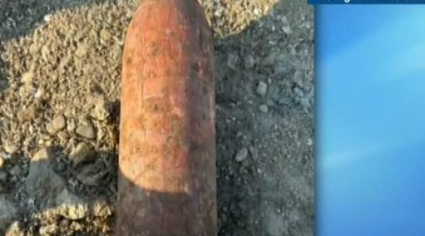 obuze grenade si o bomba de 2 metri lansata din avion bulgarii uimiti de ce a mai scos la iveala nivelul scazut al dunarii