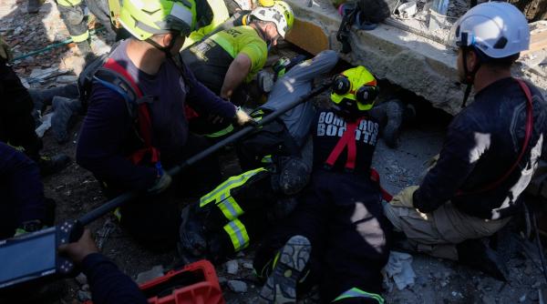 salvare miraculoasa dintr o cladire distrusa de cutremur in columbia o femeie a fost scoasa de sub daramaturi dupa 30 de ore