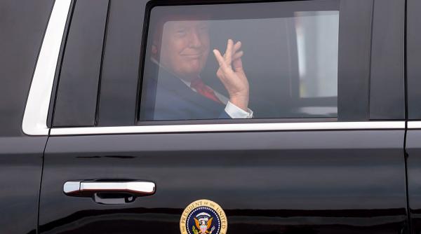 trump dat in judecata pentru un abonament de 100 000 de dolari pe luna ce ofera acces in avans la postarile lui de pe truth social