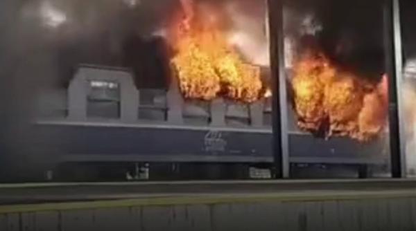 Incendiu puternic la un tren Regio, în gara CFR Ilteu: Ultimul vagon a ars ca o torță