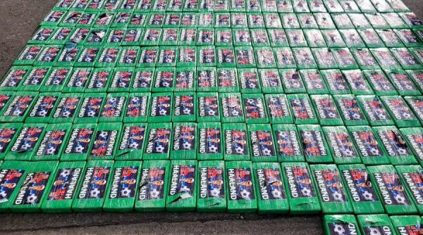 politistii din ecuador au gasit chipul lui erling haaland imprimat pe aproape 400 de pachete de cocaina