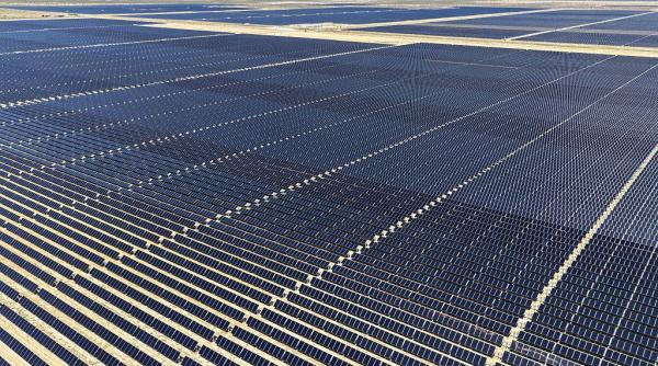 adevarata provocare incepe dupa apus canicula a crescut productia de energie solara in europa cu pana la 17 solutia pentru seara