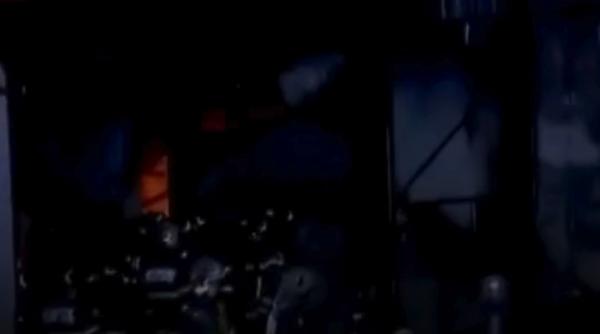 Incendiu uriaș în Sectorul 1 al Capitalei: Un depozit a luat foc complet. S-a dat mesaj RO-Alert 