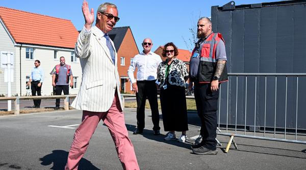 nigel farage si a recastigat mandatul dupa alegerile farsa din clacton contele cap de tomberon a obtinut cel mai bun scor al sau