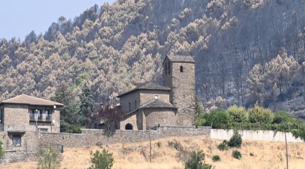 ramasitele a trei regi au fost evacuate dintr o manastire veche de 1 000 de ani din spania amenintata de incendii