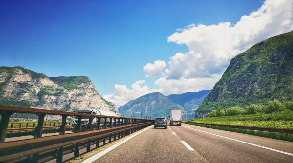 soferii nu mai trebuie sa se opreasca pe autostrada in italia pentru a plati taxa de drum a fost implementat sistemul free flow