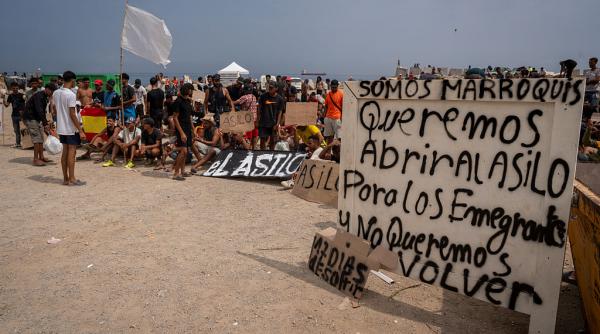 aproape 300 de migranti au fost arestati in maroc in timp ce incercau sa treaca in exclava spaniola ceuta