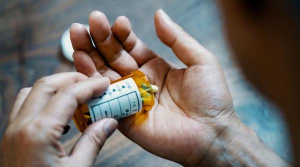 bolnavii cronici asteapta 1 110 zile pentru medicamentele care le pot salva viata romania codasa ue la timpul de compensare