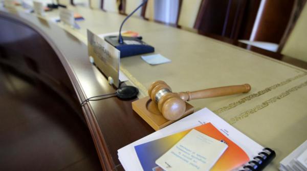 ccr se reuneste iar pentru legea ani sesizarile vizeaza amendamentul aur referitor la averile partenerelor si amendamentul fritz