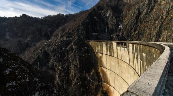 de ce nu foloseste romania mai multa apa din baraje pentru a compensa oprirea cernavoda nu avem garantia ca lacurile se vor umple