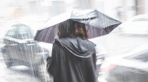 vreme rea in romania din aceasta noapte zonele in care temperaturile scad si cu 10 grade sefa anm anunta cat tine episodul de racire