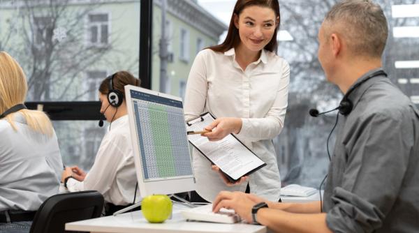 employee self service ce functionalitati sunt standard ce date acceseaza angajatul si cum este implementat in platforma smartree