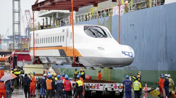 japonia livreaza taiwanului 12 dintre celebrele sale trenuri shinkansen primul are 300 de metri lungime