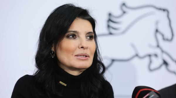 lavinia sandru profesorii romani nu pot fi transformati in profesori de mana a doua in propria lor tara