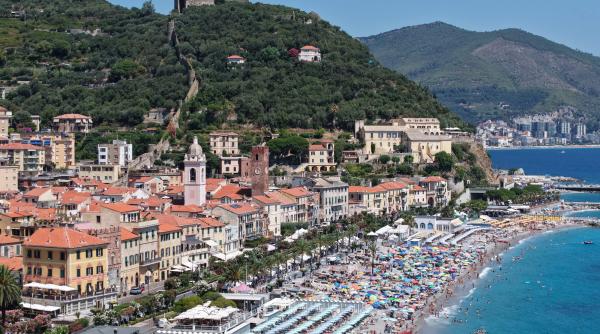 sfanta concesiune niste calugarite din italia nu vor sa renunte la plaja lor fara lupta