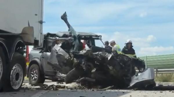 un sofer a murit decapitat dupa ce a intrat cu masina sub remorca unui tir la timisoara martori n a facut nimic sa evite impactul