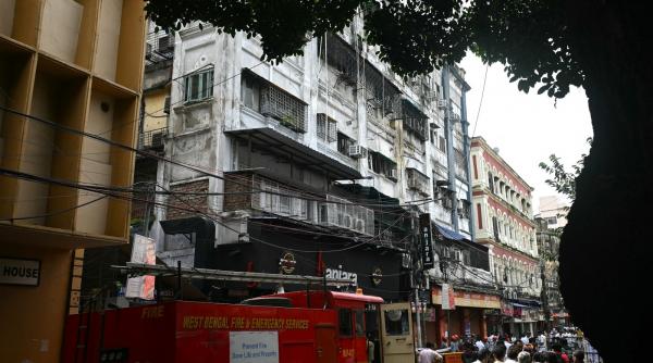 cel putin noua morti intr un incendiu izbucnit la un hotel din india