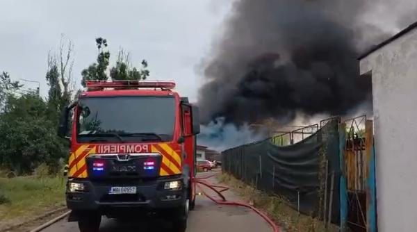 incendiu langa rafinaria lukoil din ploiesti ard aproximativ 1 000 de metri patrati a fost emis ro alert