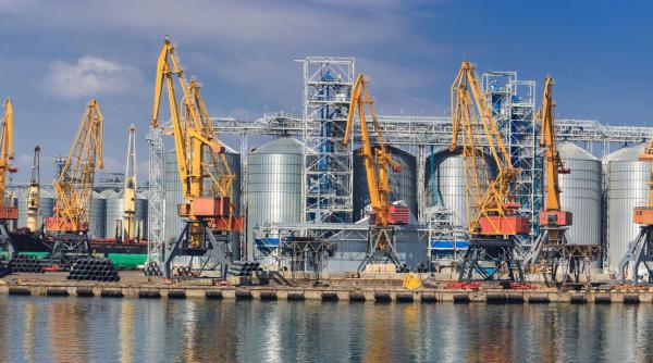 navele comerciale nu mai intra in porturile din odesa portul constanta devine esential pentru exporturile de la marea neagra