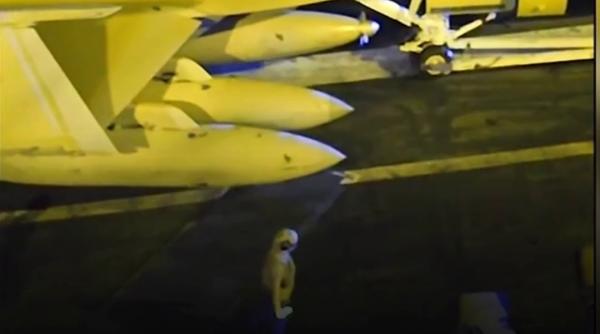 Portavionul american USS George Washington se îndreaptă spre Orientul Mijlociu. Avioane de luptă au decolat de la bord