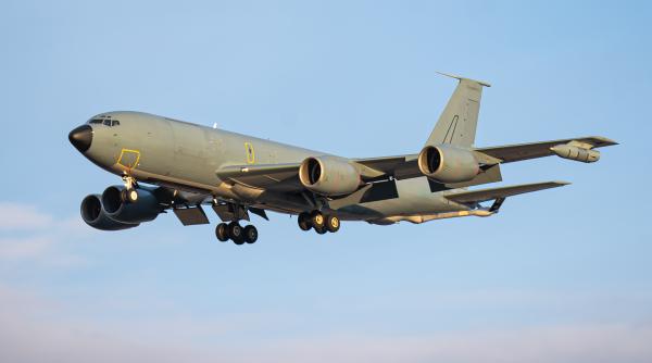 un avion militar al sua cu destinatia antarctica s a intors din drum dupa o alerta pentru activitate spatiala potential periculoasa