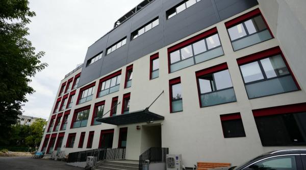 constructia scolii gimnaziale nr 149 este pe ultima suta de metri elevii vor incepe noul an scolar in cladirea modernizata si extinsa