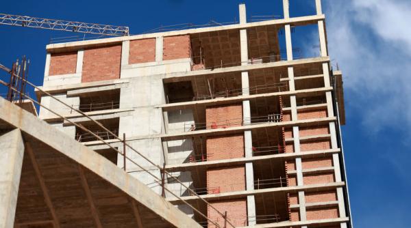 numarul lucrarilor de constructii a scazut in ue dar a explodat in romania avem cel mai mare avans din toata uniunea