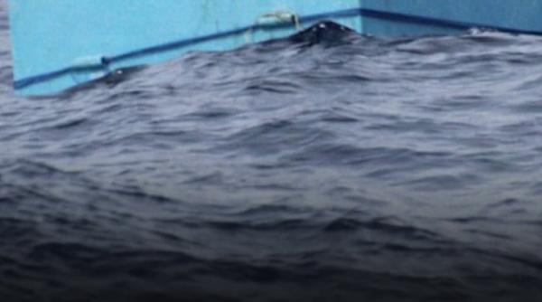 Doi pescari au fost salvați după cinci zile petrecute în derivă pe o ladă frigorifică