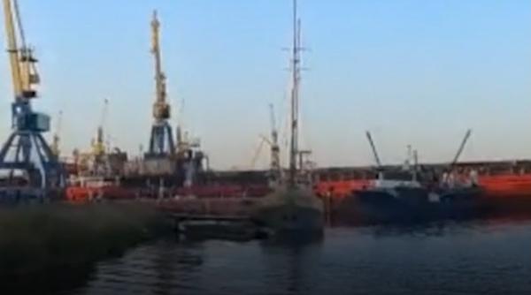 Incendiu puternic în Portul Midia Năvodari, navă cuprinsă de flăcări